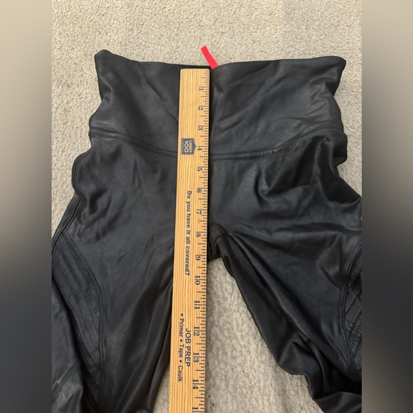 Spanx Women’s Leggings Size Medium Petite Faux Leather Moto Leggings Very Black - Picture 8 of 10